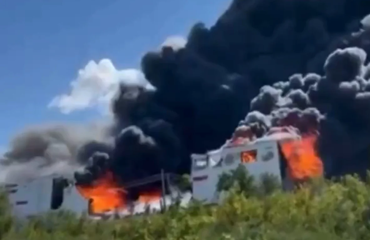 (Видео) Дрон погоди логистички центар на „рускиот Амазон“, избувна голем пожар