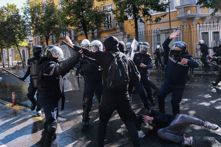 Во протестите во Тирана 272 повредени, а 12 луѓе се задржани во болница