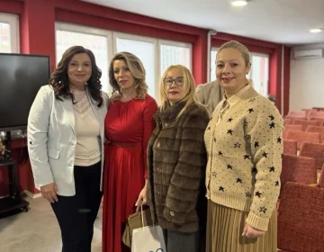 (ФОТО) Андоновска и Мицкоска во посета на Државното училиште за деца и младинци со оштетен вид „Димитар Влахов“