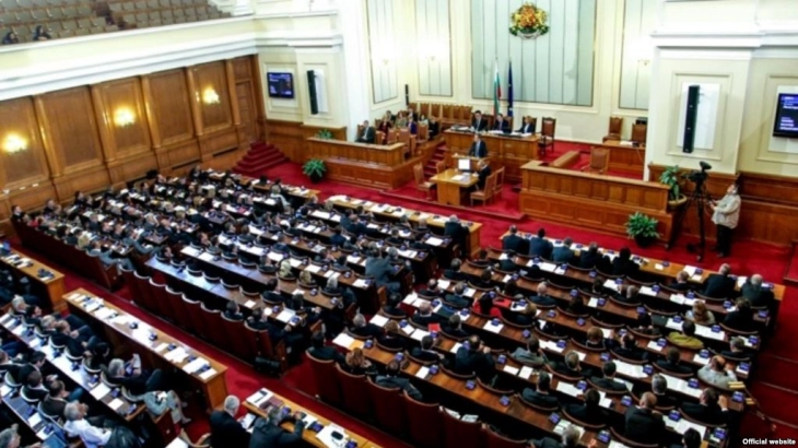 Бугарските пратеници ги замрзнаа своите плати на нивото од март годинава