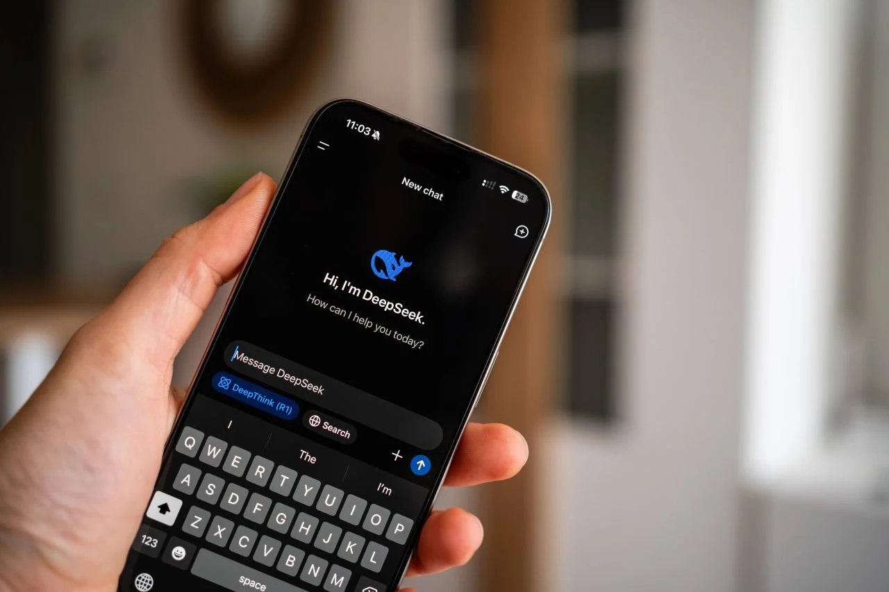 Америка ја обвинува Кина за масовно копирање на американските модели на вештачка интелигенција