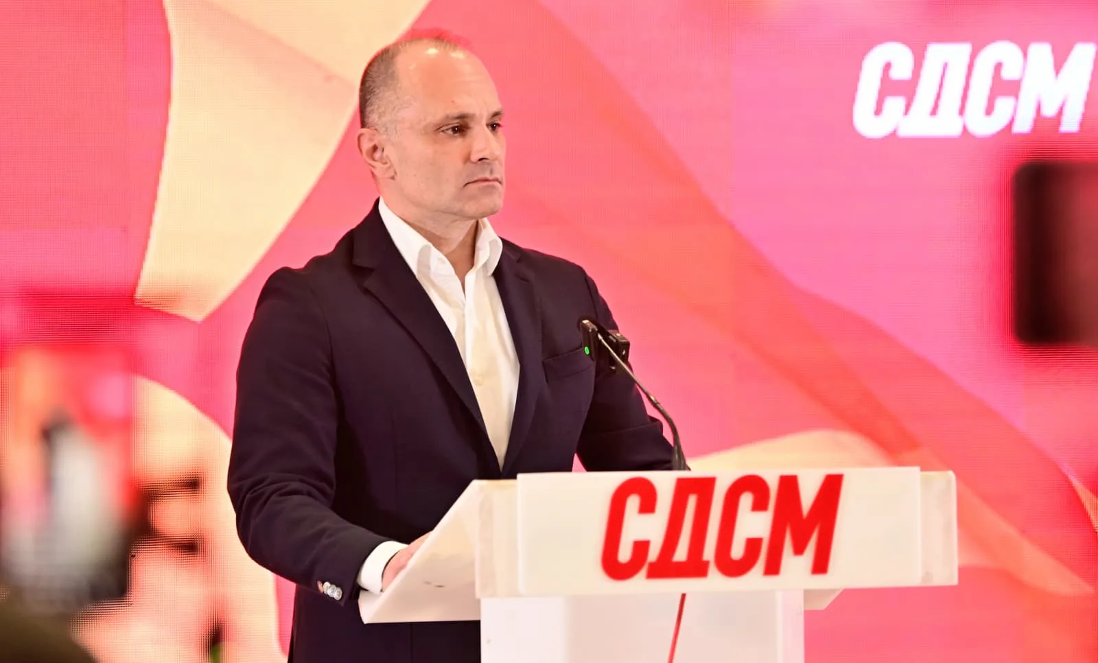 Претседателот на СДСМ Филипче упати честитки по големата победа во Србија!