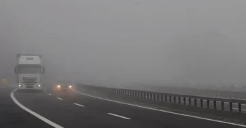 Магла ја намали видливоста на патот Маврово-Бунец