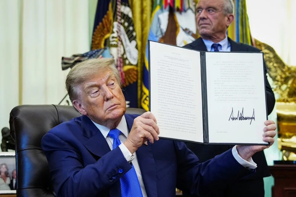 Трамп потпиша: Отсега па натаму, за деца се препорачуваат само 11 вакцини