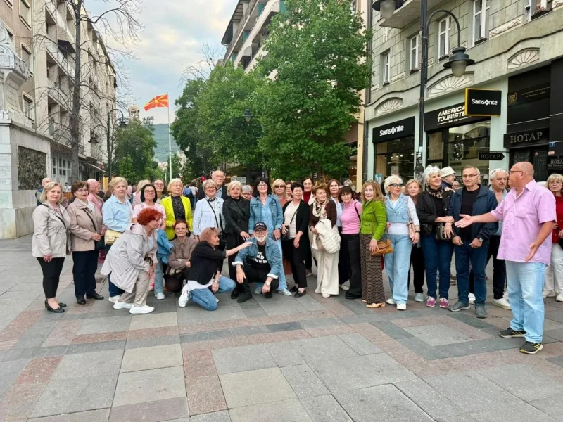 (Фото) Герасимовски: Го вративме шармот на старо Скопје, со корзо и игранка ги сплотивме центарци во незаборавна вечер