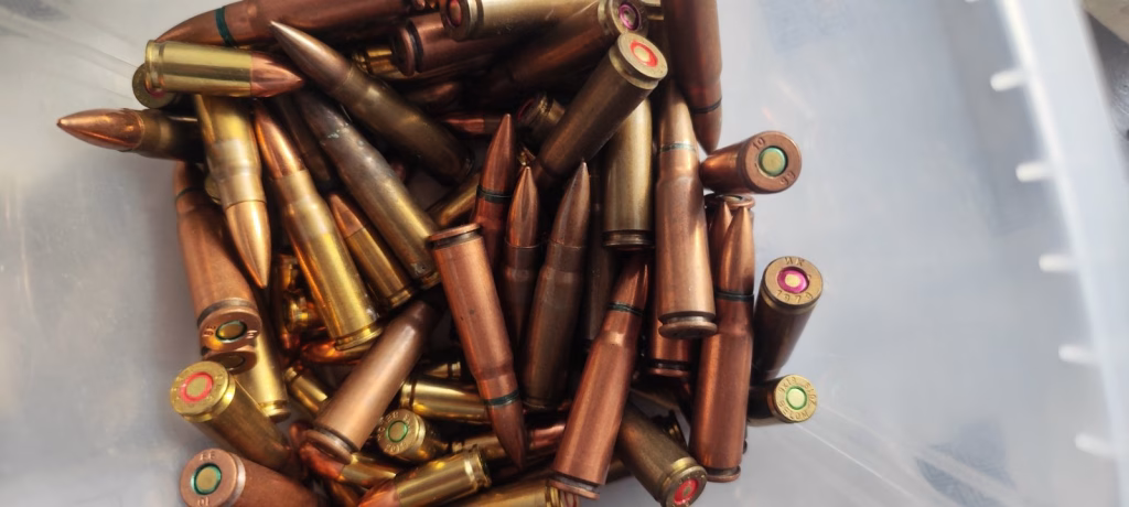 Претреси во Гостивар, пронајдени дрога, оружје, муниција!