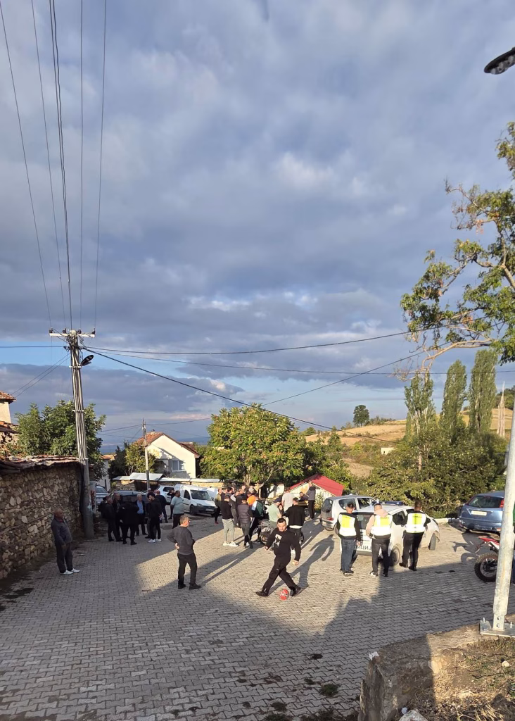 НОВИ БЛОКАДИ ВО СТУДЕНИЧАНИ: Жителите на Пагаруша и Вртекица повторно го пресекоа патот за тешките камиони