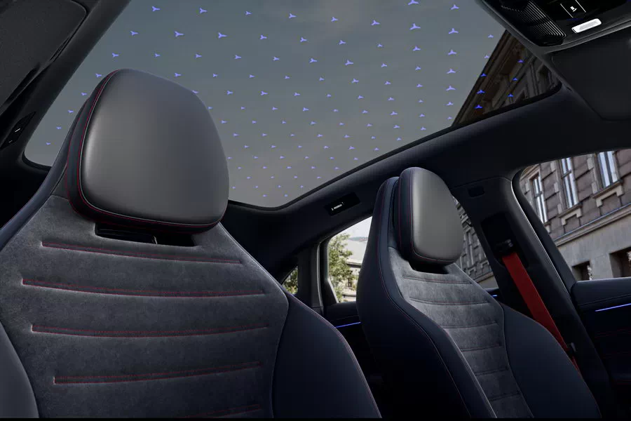 Нова електрична C-Класа: Mercedes го открива луксузниот ентериер пред светската премиера