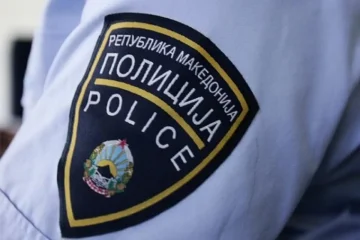 ГРУПНА ТЕПАЧКА ВО БАТИНЦИ: Скршено стакло од врата, вмешан и малолетен син