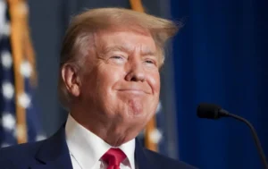 Трамп на три медиуми им забрани пристап до Белата куќа поради „континуирано ширење лажни вести“