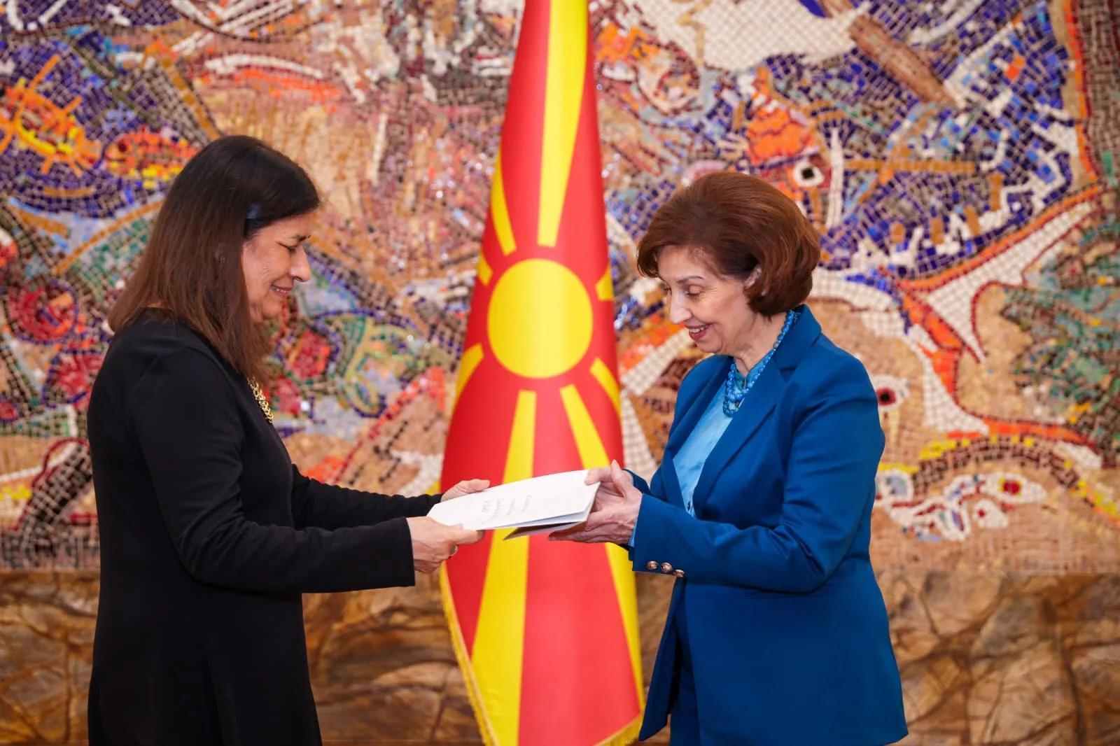 Сиљановска-Давкова ги прими акредитивните писма на новоименуваната амбасадорка на Република Перу