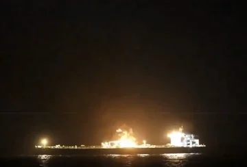 (ВИДЕО) ХУТИТЕ РАКЕТИРАА САУДИСКИ БРОДОВИ: Одмазда за блокадата на аеродромите, светскиот пазар на нафта во хаос