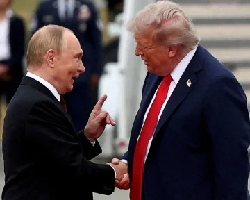 ПУТИН СО 5 МИЛИОНИ ТОНИ ДИЗЕЛ ЌЕ ГО „СПАСУВА“ ТРАМП: Шефот на САД најавува рекорден пад на цените на светскиот пазар