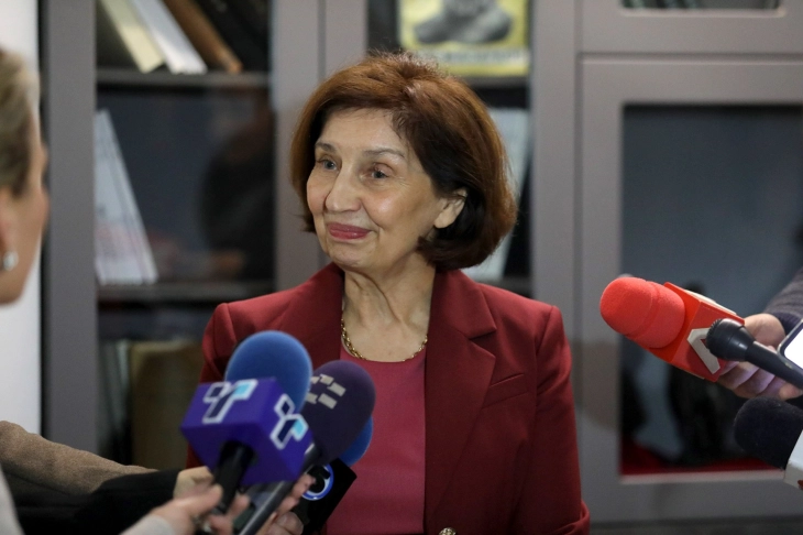 Ја охрабрувам Владата со предлозите за амбасадори, 67 отсто од луѓето се кариерни дипломати – вели Сиљановска-Давкова