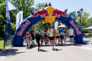 Трчај на трка каде целта те брка тебе!