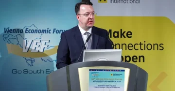 ЕКОНОМСКИ РАСТ И РЕГИОНАЛНА ПОВРЗАНОСТ: Николоски најави модерни автопати и брза железница