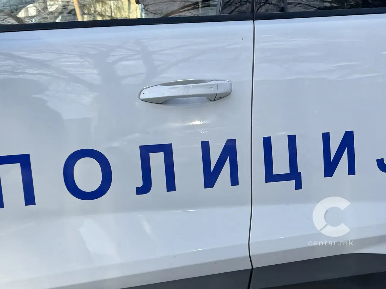 ПРЕТРЕСЕИ ВО ВЕЛЕС: Пронајдена дрога и пари, има уапсени