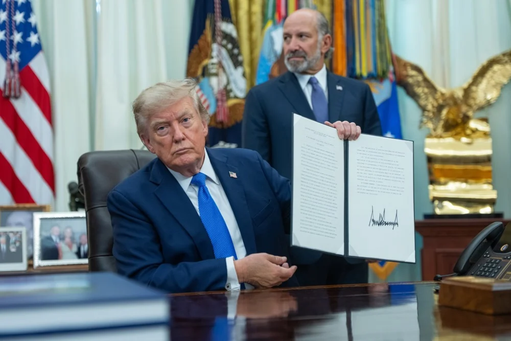 Трамп потпиша наредба против „породилниот туризам“: нов обид да се ограничи правото на државјанство по раѓање