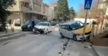 (ВИДЕО) ИМА ПОВРЕДЕНИ: Возило на МВР учествуваше во сообраќајка во Црниче