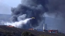 Пожарот во близина на Солун е во голема мера локализиран по евакуацијата на селата