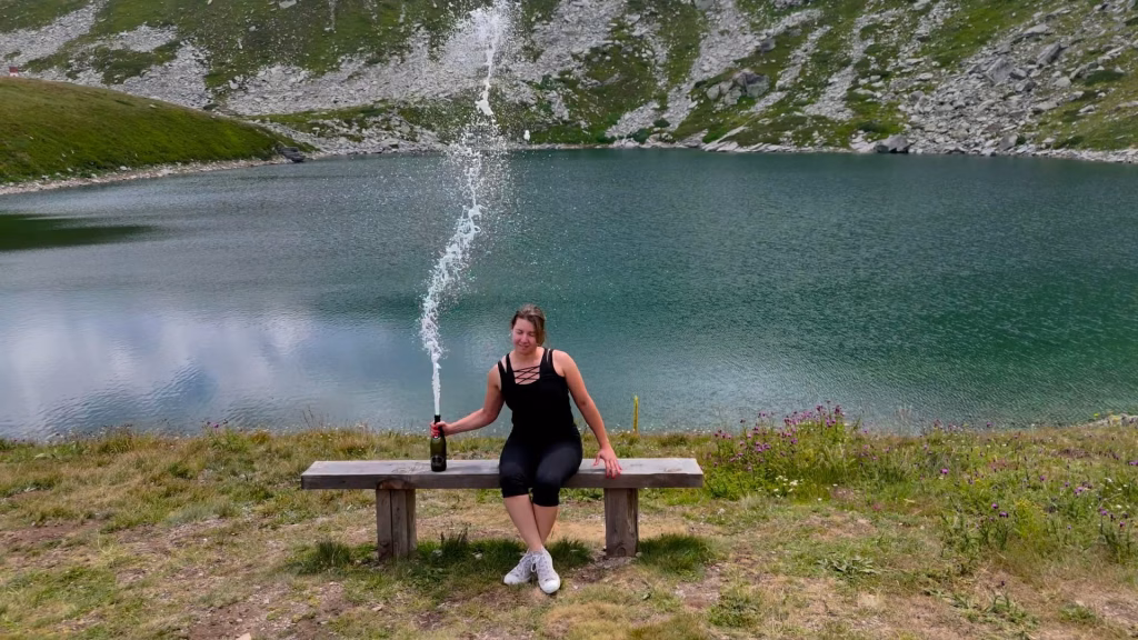 30-ти роденден на 2.200 метри височина: Габриела Панајотова го прослави јубилејот на Големото Езеро на Пелистер