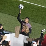 Мбапе пред децата призна: “Тој е подобар од мене и единствениот вистински идол на навивачите на Реал”