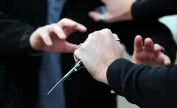 ВО ТЕПАЧКА НА УЛИЦА: Се бори за живот, тринаесетгодишно дете избодено во Чаир