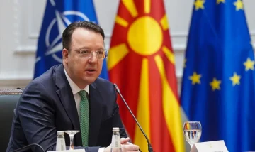 Николоски: Работиме на многу фронтови, на изградба на нови автопати и нова железница