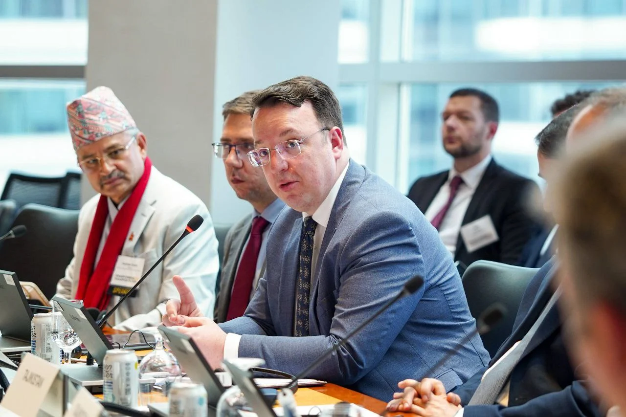 Брза пруга до 200 километри на час, модернизација на автопатите и граничните премини: Николоски во Вашингтон за инвестицискиот циклус