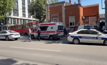 (ВИДЕО) ВКУПНО 15 ЛИЦА СЕ ПОВРЕДЕНИ ВО ТРАМВАЈСКАТА НЕСРЕЌА ВО БЕЛГРАД: Меѓу нив има и две деца