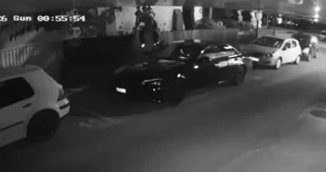 (ВИДЕО) ВАНДАЛИ ПИШУВАЛЕ „УЧК“ НА СРПСКИ КУЛТУРЕН ЦЕНТАР: Стоилковиќ бара најстроги санкции