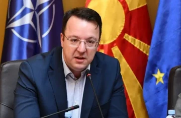 Николоски: СДСМ работат со српски ПР агенции, барем соопштенијата да ги преведуваат соодветно на македонски јазик