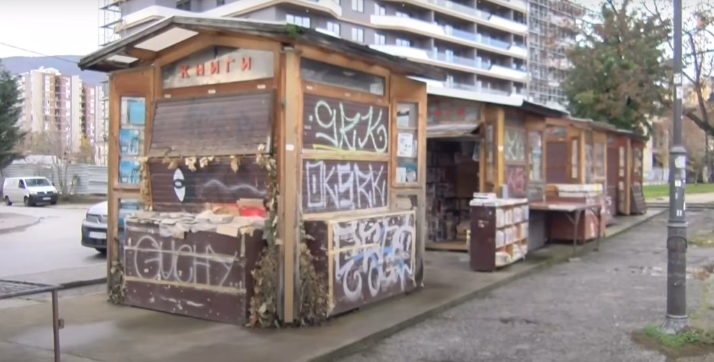 Продавачите на книги на кејот во Скопје до среда мора да ги напуштат тезгите