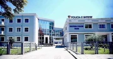 СКАНДАЛ ВО АЛБАНСКОТО МВР: 520 вработени примале плата без да доаѓаат на работа