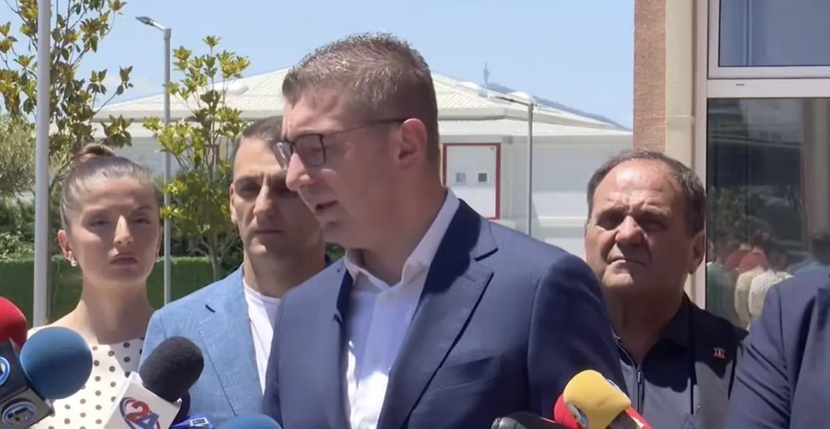 МИЦКОСКИ НАЈАВИ РАЗГОВОРИ ЗА РЕКОНСТРУКЦИЈА НА ВЛАДАТА: Почнуваат по 17 јуни