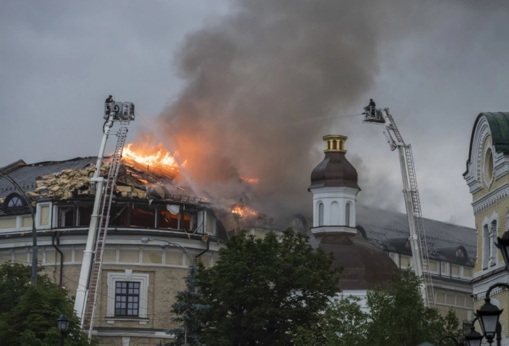 Најмалку 11 загинати во нов масовен руски воздушен напад врз Киев