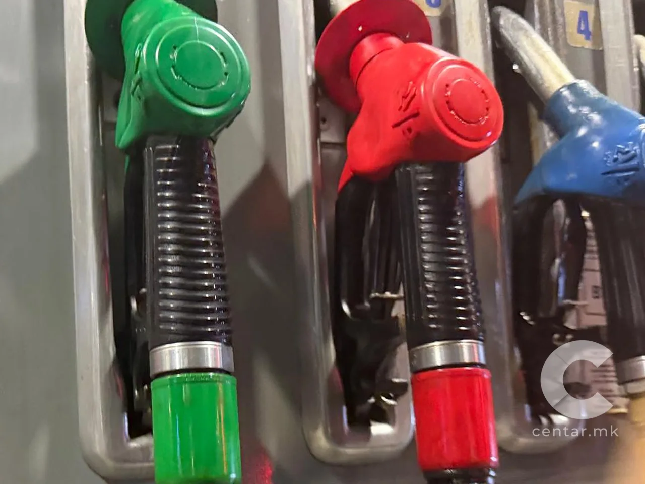 Мицкоски најави намалување на акцизите – бензините наместо 7 денари ќе поскапат околу 3 денари