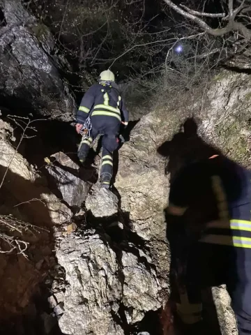 ДЕВОЈКА ПАДНАЛА ВО ПРОВАЛИЈА: Пожарникари интервенираа на тежок терен во Струмица