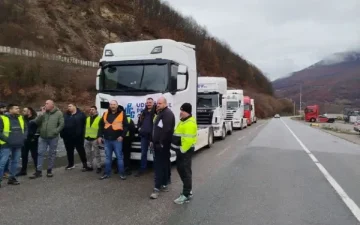 ЦРНА ГОРА СО НАМАЛЕНИ РЕЗЕРВИ ОД ГОРИВО: Блокадата на пристаништето Бар заканува со недостиг на гориво