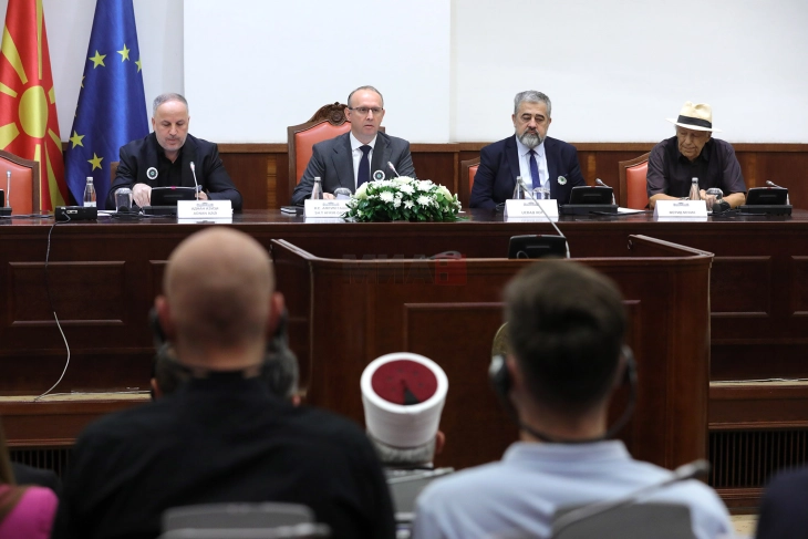 Ниски политички удари во Собранието- Битиќи ги навреди сметководителите, во обид да ја омаловажи министерката за финансии