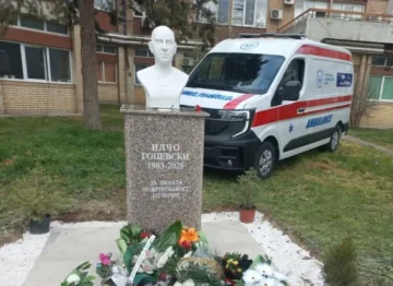 ХЕРОЈОТ НА КОБНИОТ ДЕН 11 ПАТИ ПАТУВАШЕ ОД КОЧАНИ ДО СКОПЈЕ: Откриено спомен обележје за Илчо Гоцевски во Кочани