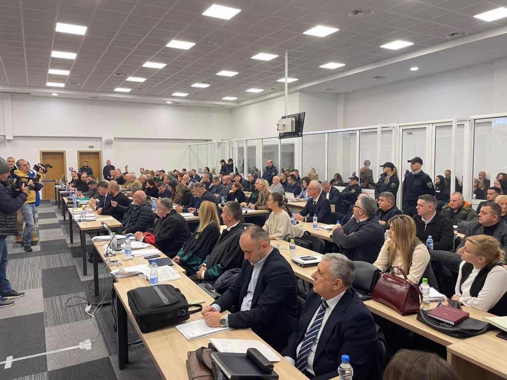 Половина саат доцни почетокот на судењето за Пулс