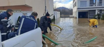 НЕМА НОВИ ПОПЛАВИ: Се испумпува водата од подрумите во Кичево
