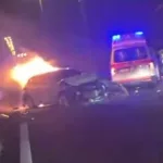 Драма: Фудбалери спасуваа возач од запалено возило! (Видео)