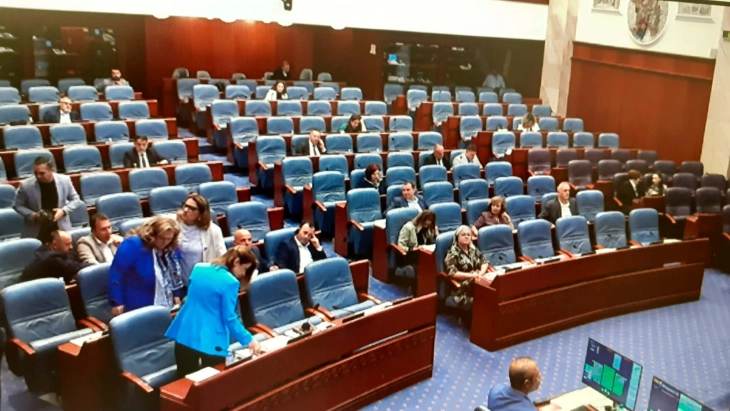 Повеќе пари за земјоделството, капитални инвестиции, социјална заштита: Ребалансот на буџетот на пленарна седница