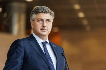 Пленковиќ: Ќе го информираме НАТО за новото вооружување на Србија