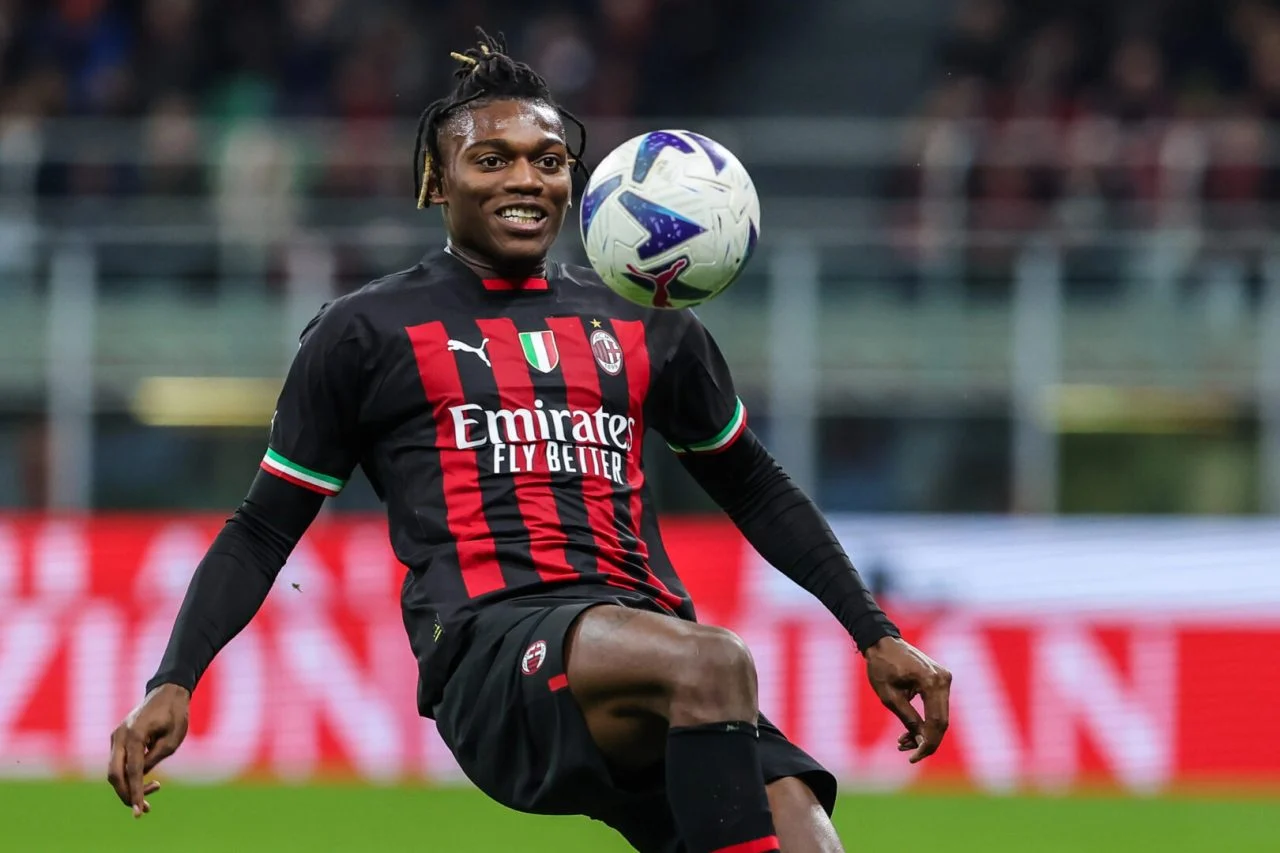 Рафа Леао го напушта Милан