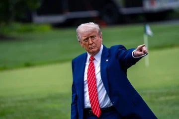Трамп: Иранските сили се сведени на „брзи чамци“