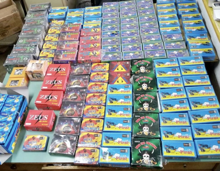 МВР: Петардите се опасни и штетни, засилени акциски контроли за празниците