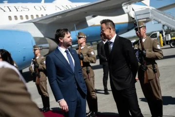 Сијарто го пречека Венс во Будимпешта